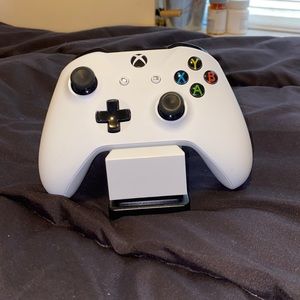 Xbox one controller and wireless charger